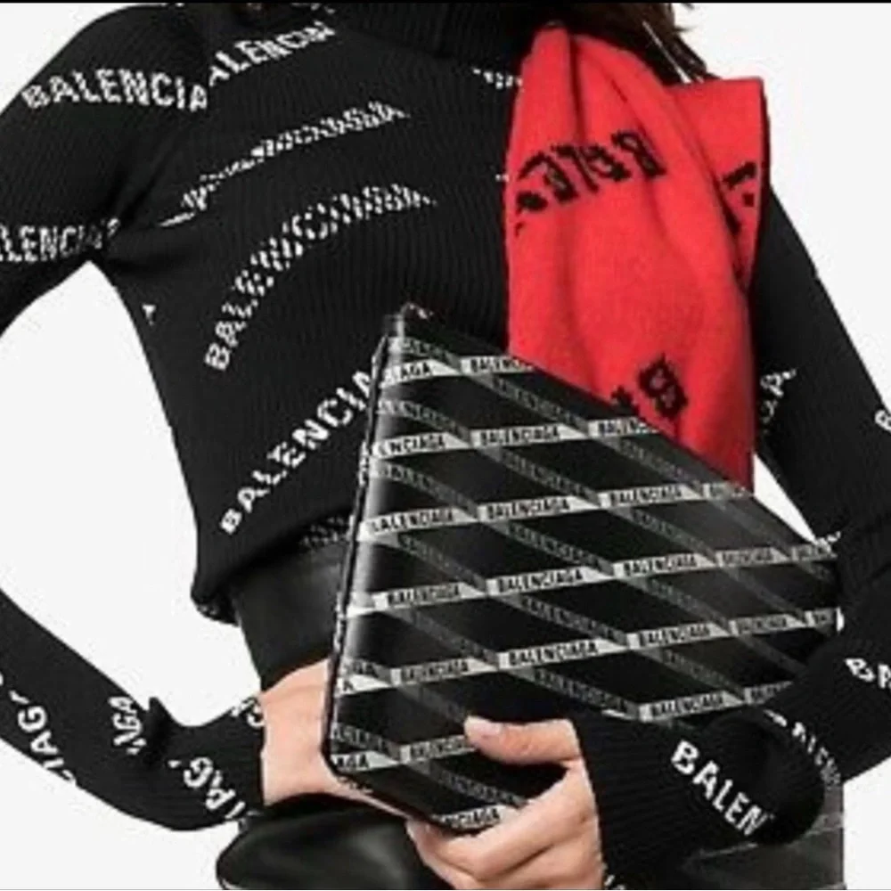 Balenciaga Black and White Logo Pouch - Picture 5 of 5